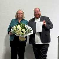 Ehrenpreisträgerin Dr. Gabriele Lohberg zusammen mit Kulturdezernent Markus Nöhl