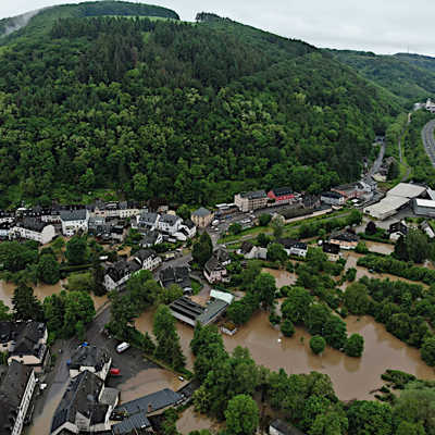 Die Feuerwehr verschaffte sich mit Hilfe einer Drohne ein Lagebild von den Überschwemmungen in Ruwer.