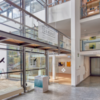 Galerie Palais Walderdorff_Blick Foyer-Brücke-Galerie 2 Etagen © Gesellschaft für Bildende Kunst Trier e.V.