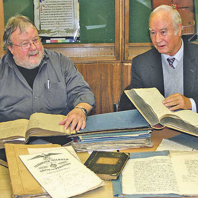 Heimatforscher Adolf Welter (rechts) mit Dr. Reiner Nolden, dem ehemaligen Leiter des Trierer Stadtarchivs, der 2018 verstarb.