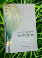 Buch des Monats September - Irene Vallejo: „Papyrus: die Geschichte der Welt in Büchern“