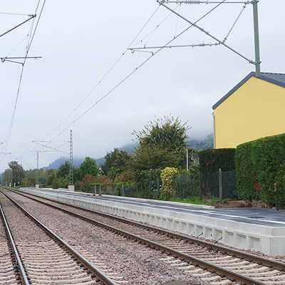 Der Bahnsteig auf der Südwestseite der Eisenbahnstraße ist weitgehend fertiggestellt. Foto: Amt für Stadt- und Verkehrsplanung