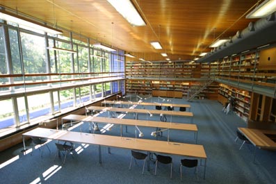 Lesesaal der Stadtbibliothek